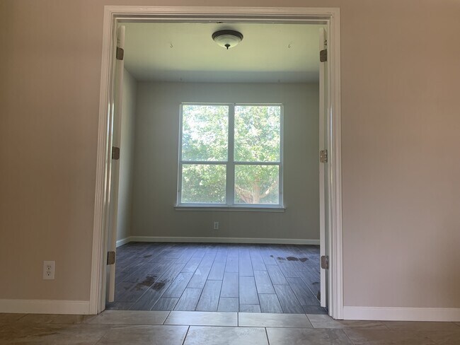 Foto del edificio - 8711 Redwood Bend