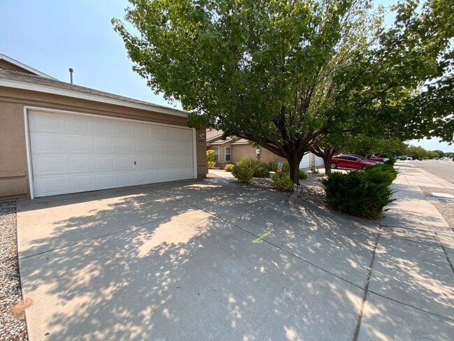 Building Photo - 3 Bedroom Townhome Available Near Southern...