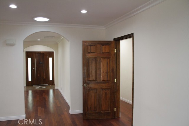 Foto del edificio - 930 E Magnolia Blvd