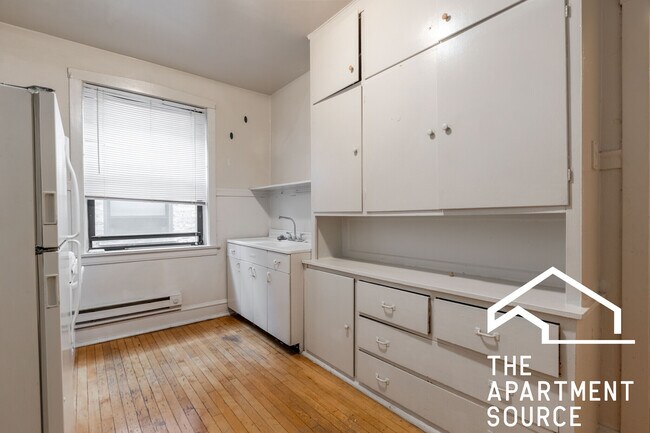 Building Photo - 1307 Oak Ave