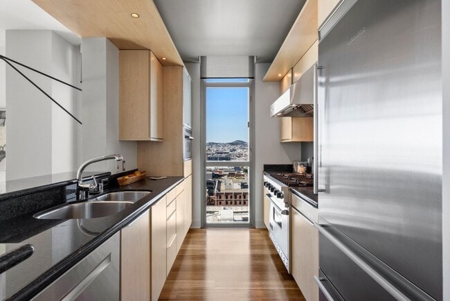 Building Photo - 2475 Brickell Ave