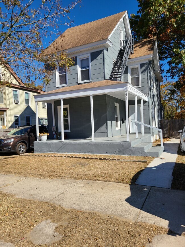 Building Photo - 207 N 7th St