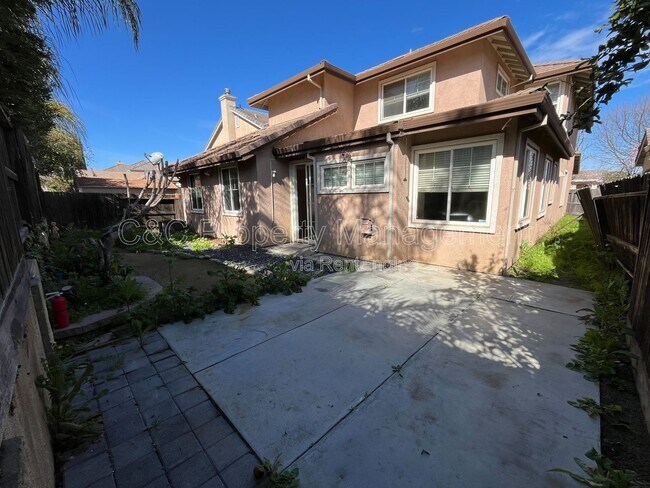 Foto del edificio - 1522 Peony Dr