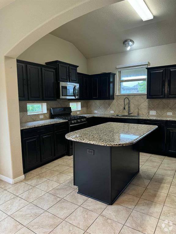 Building Photo - 1137 Tailwater Cv