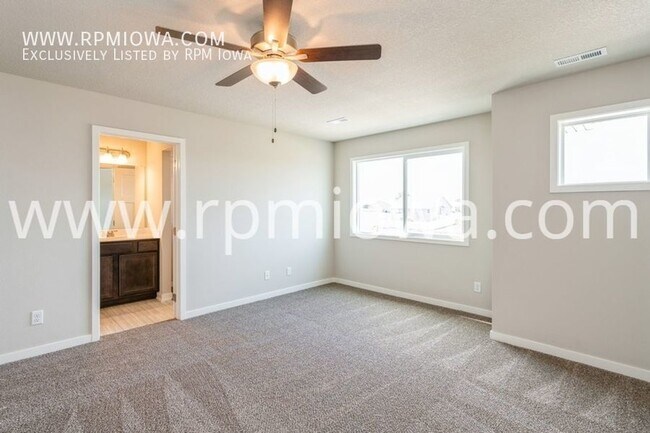 Building Photo - NEARLY NEW!! 4 Bedroom, 2.5 Bathroom in El...