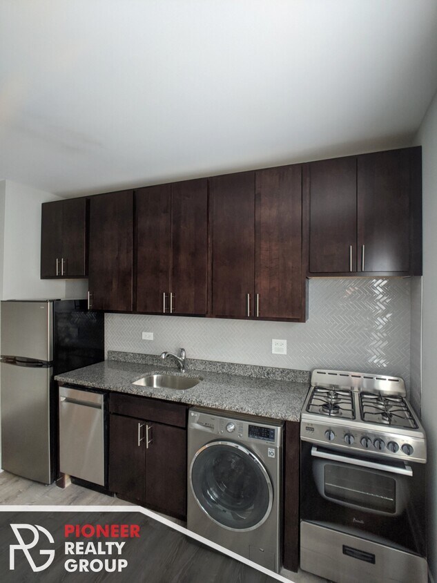 Foto principal - 419 W Belden Ave
