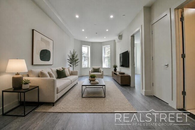 Building Photo - NEW 1 Bed in Prospect Park South!