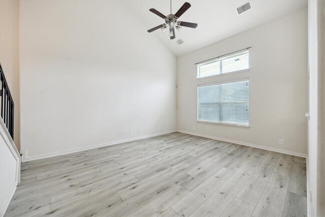 Building Photo - 2124 Nestlewood Dr