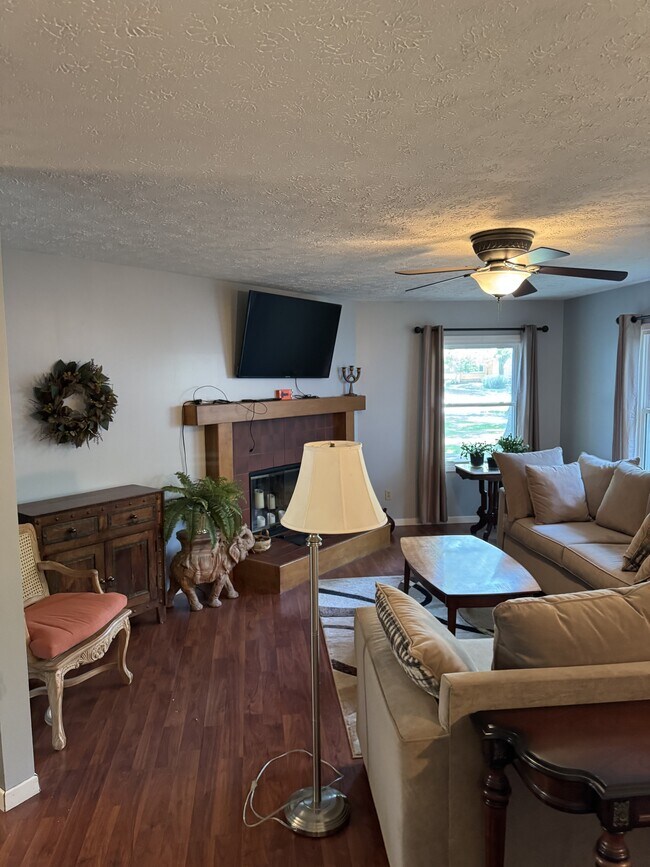 Foto del edificio - 23900 Hedgewood Ave