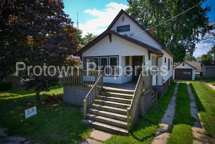 Primary Photo - 145 W Oak St