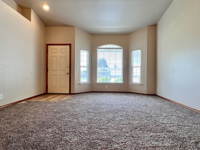 Foto del edificio - 2800 Fayette~Close to Park, Split Bedroom ...