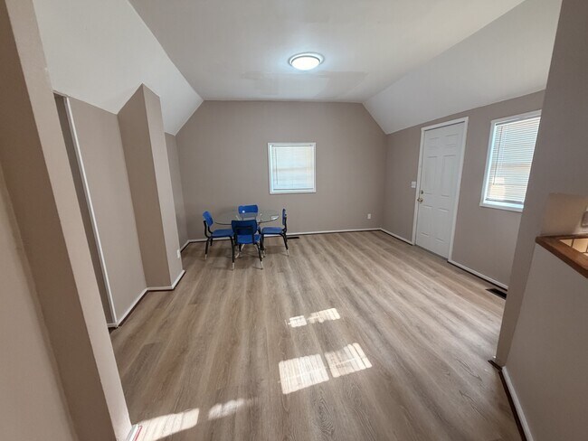 Foto del edificio - 518 N Poplar St