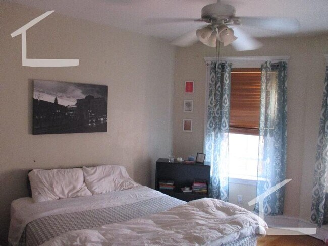 Building Photo - Coolidge Corner Area, Heat, Hot Water Incl...
