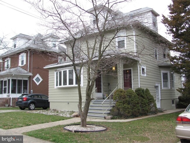 Building Photo - 413 Maple Ave