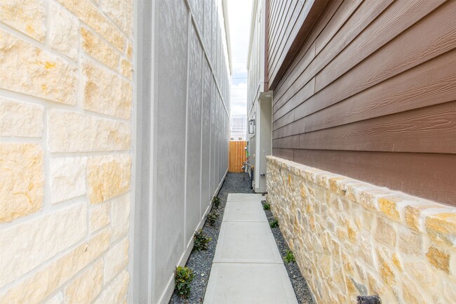 Foto del edificio - 1524 Beach Oak Dr