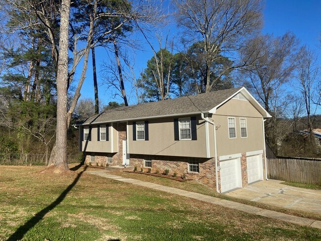 Building Photo - 600 20th Ct NE Center Point, AL 35215