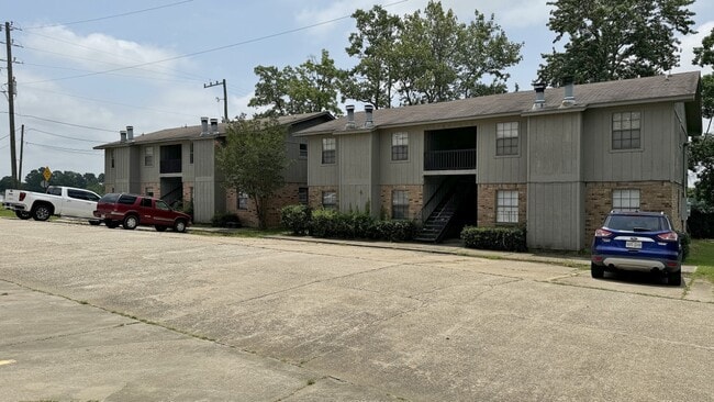 Building Photo - 819 Downing Pines Rd