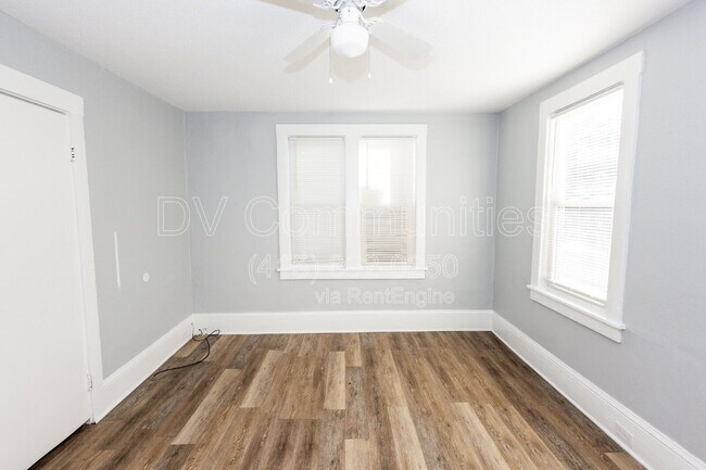 Foto del edificio - 3132 W 33rd St