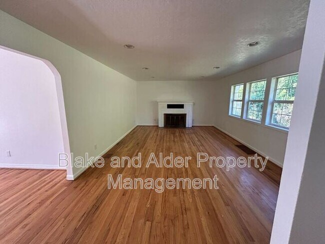 Foto del edificio - 198 NE 157th Ave