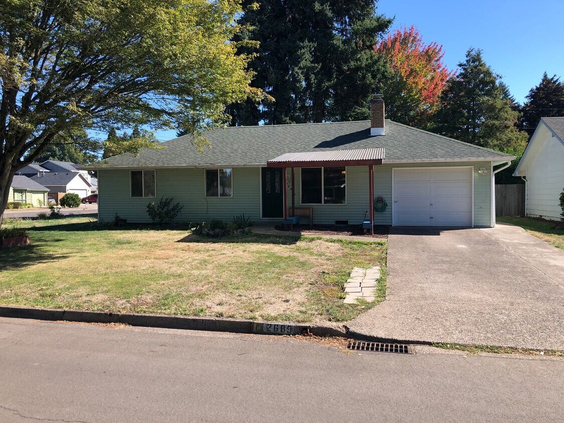 Primary Photo - 3 bedroom 1 bath house in Eugene!
