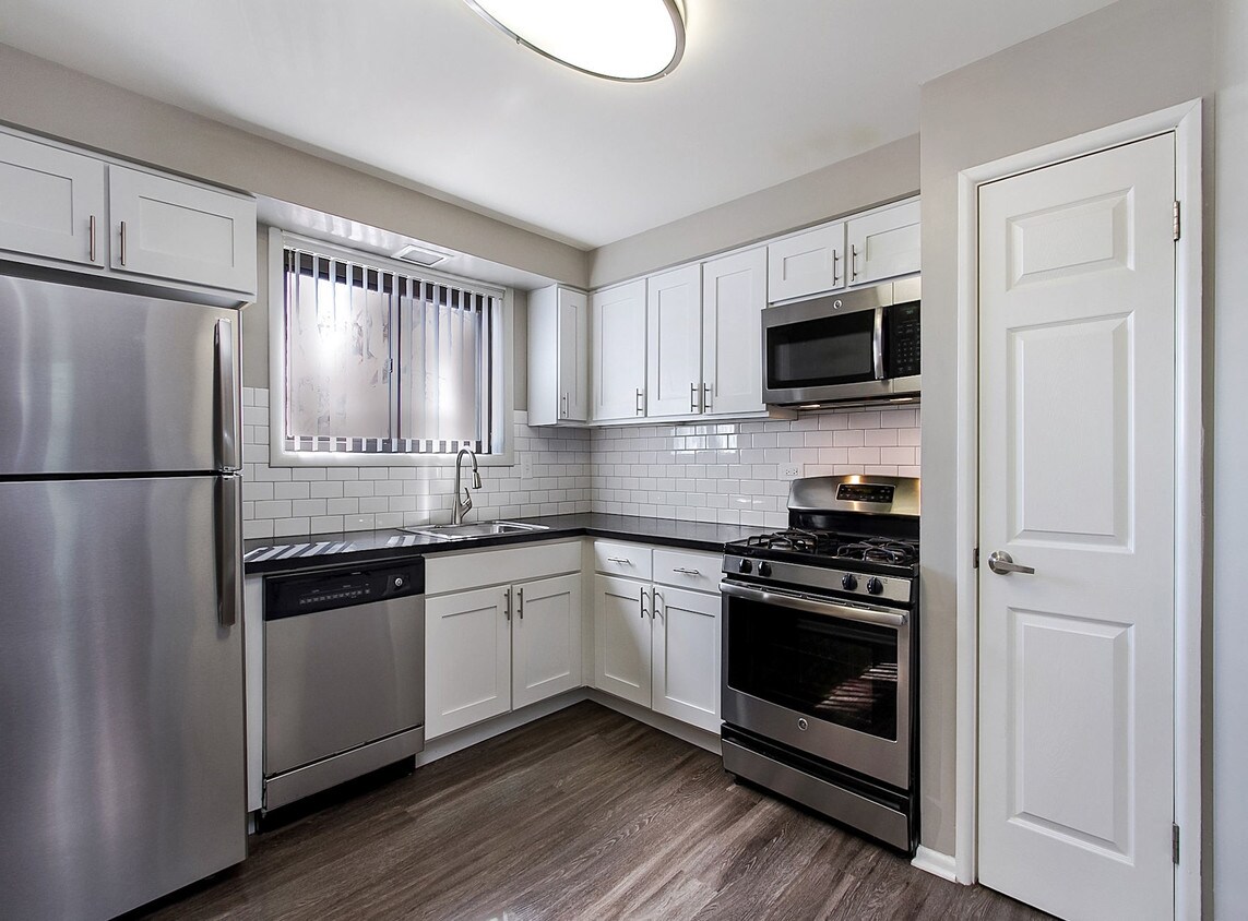 Midpointe Apartments Rentals Chicago, IL