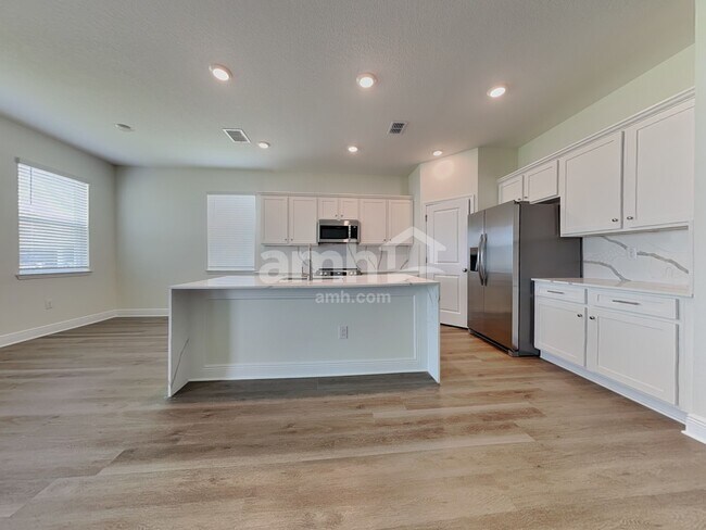 Foto del edificio - 27403 St Andrews Ave