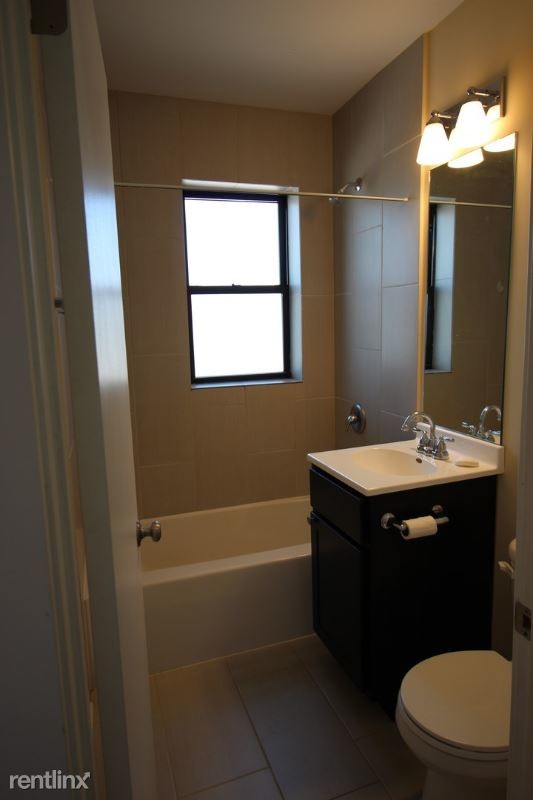 Foto del edificio - 3121 W Lawrence Ave