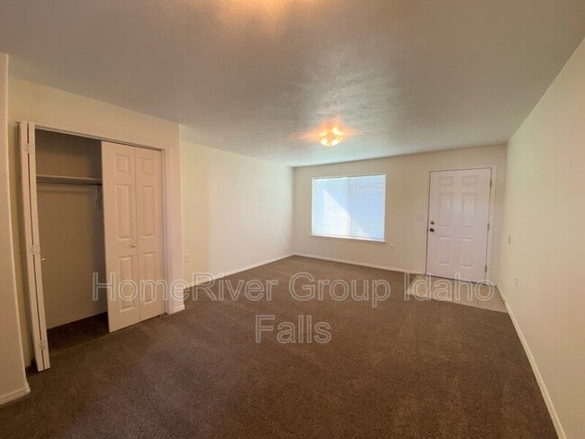 Building Photo - 3184 Chasewood Dr