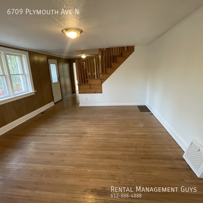 Building Photo - 3 Bedroom + Office Home In Golden Valley!