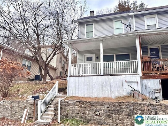 Building Photo - 207 Spring St