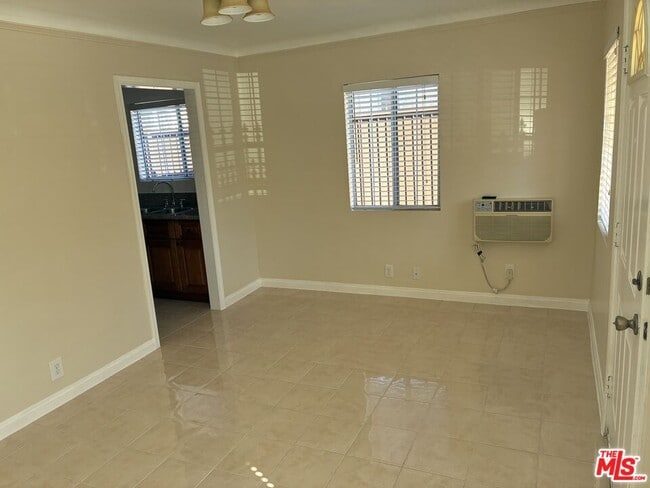 Foto del edificio - 319 N Coronado St