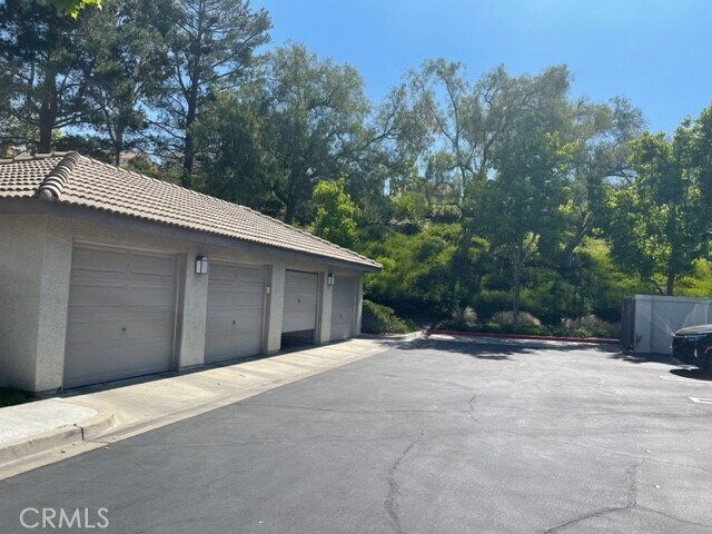 Building Photo - 33 Chaumont Cir