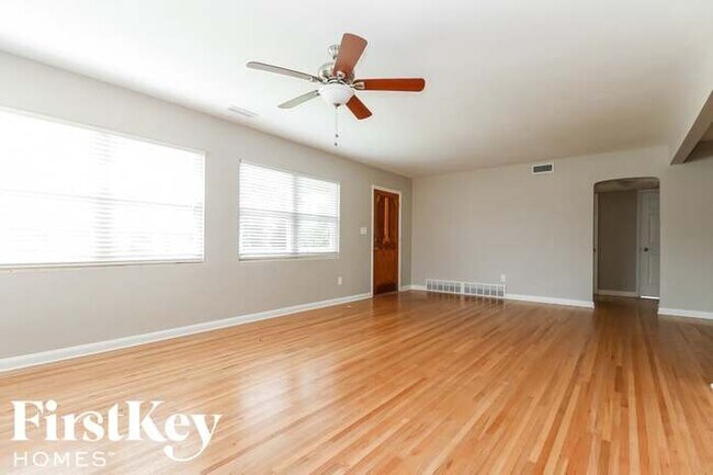 Foto del edificio - 1347 S Keene Rd