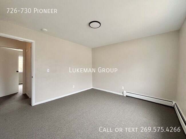 Building Photo - 726-730 Pioneer Unit 1- 2bed 1 bath