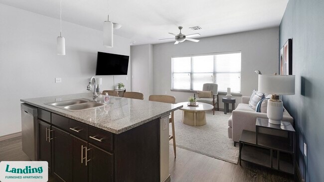 Foto del edificio - 650 S Main St