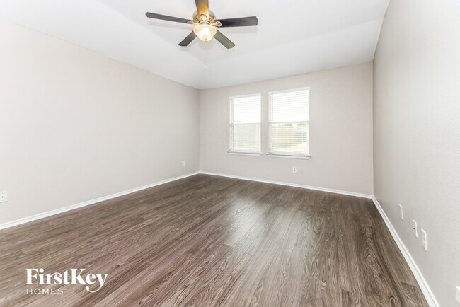 Foto del edificio - 313 Long Prairie Dr