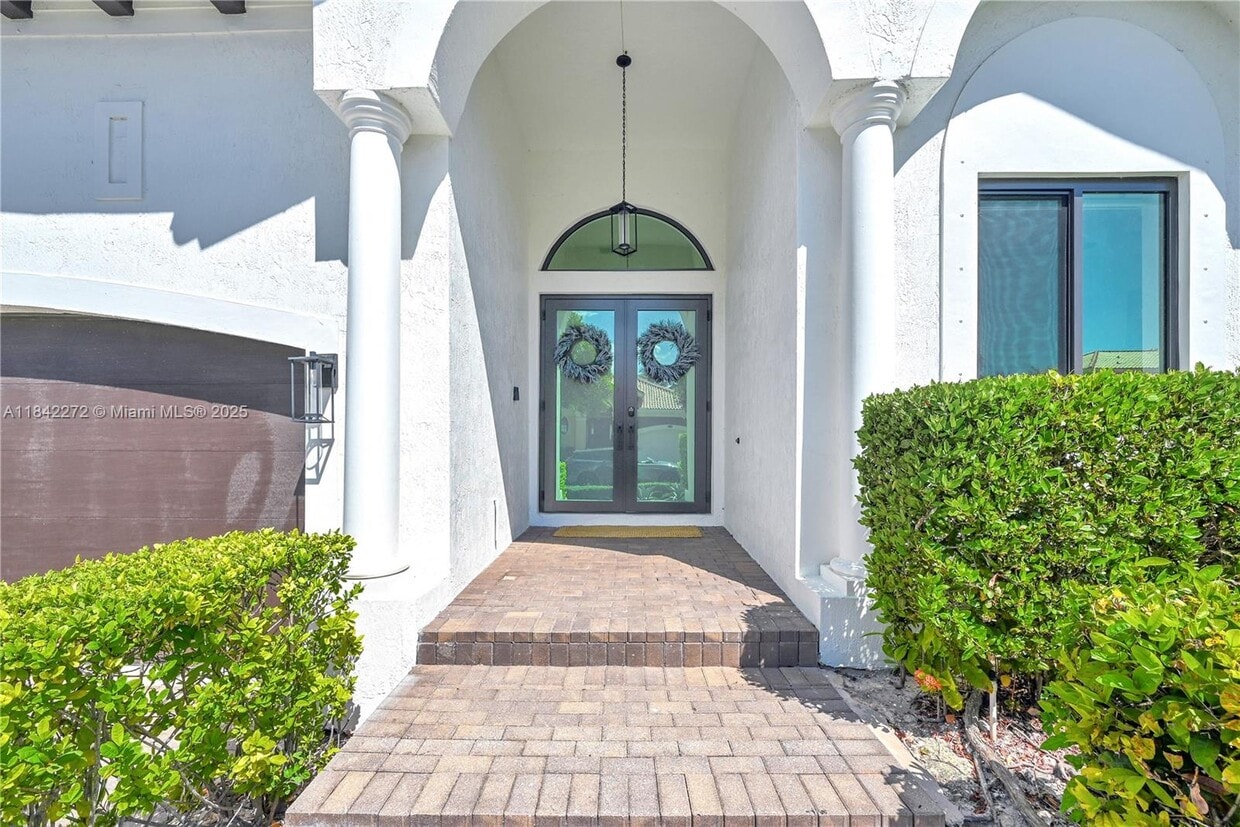 Primary Photo - 7565 SW 190th St