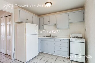 Building Photo - 1402 E Manlove St