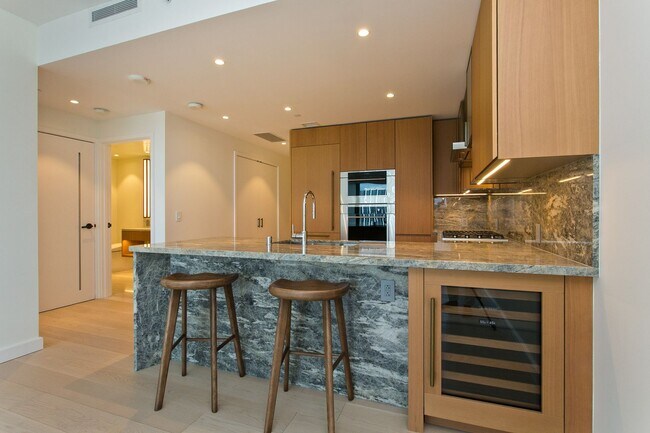 Foto del edificio - Victoria Place 2705 - Sophisticated 1BR