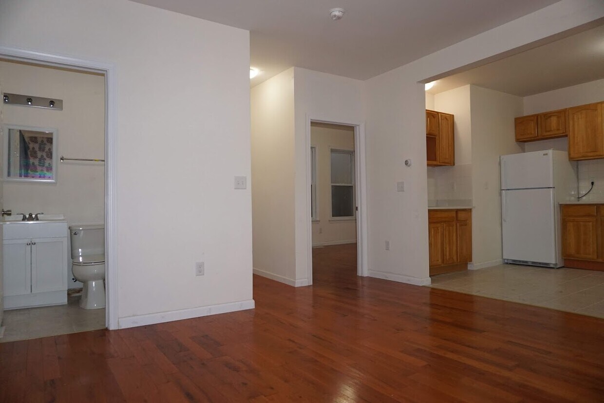 Foto principal - 582 East St