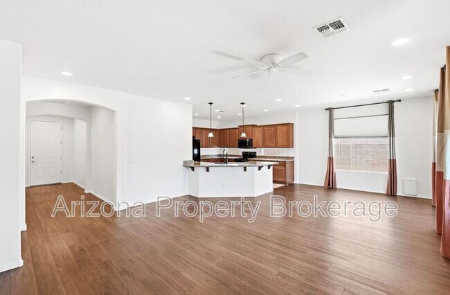 Foto del edificio - 4551 Luna Rd W
