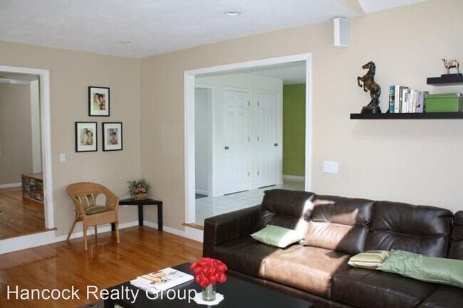 Building Photo - 3 br, 2.5 bath House - 5 Hemlock Lane