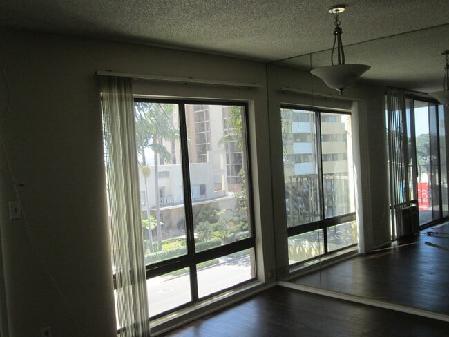 Building Photo - 1803 E Ocean Blvd