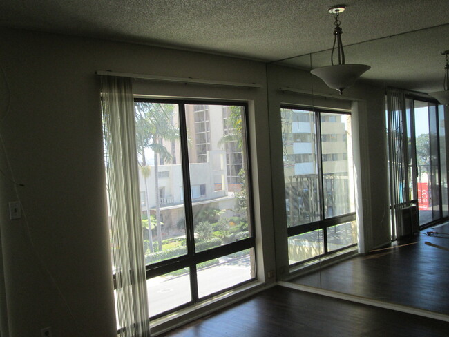 Foto del edificio - Top floor 2 bedroom 2 bath condo for rent ...