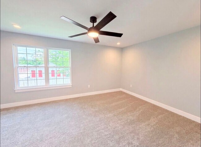 Foto del edificio - 80 Wooded Ridge Dr