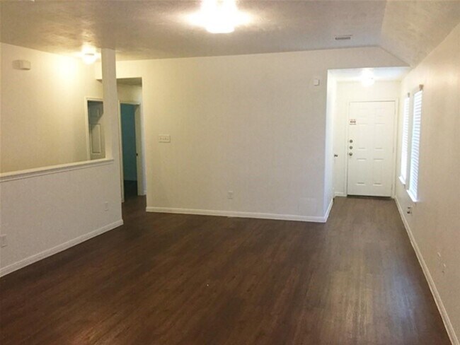 Building Photo - 838 Sun Prairie Dr