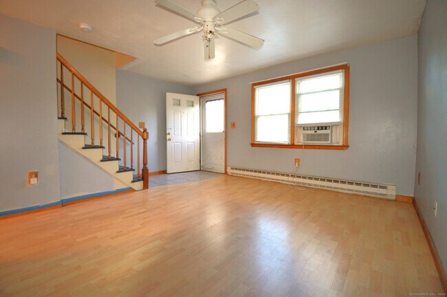 Foto del edificio - 246 Woodford Ave