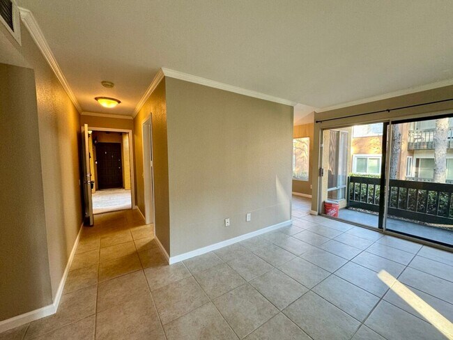 Foto del edificio - *JUST REDUCED & MOVE IN SPECIAL!* Luxury L...