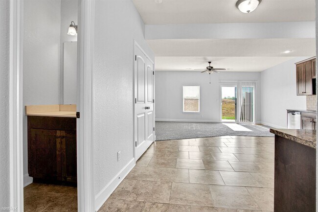 Foto del edificio - 3 br, 2.5 bath 4plex - 9415-9421 North Len...