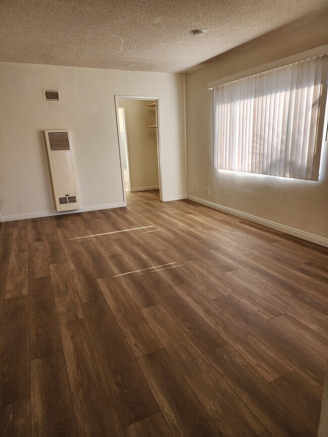 Foto del edificio - 3056 Luna Dr